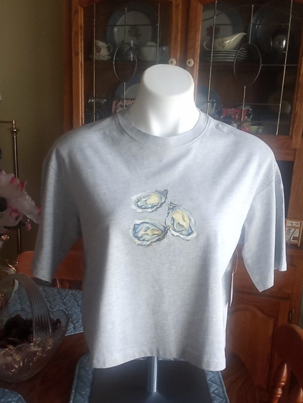Ardene Light Gray Short-Sleeve Tee with Oyster Graphic